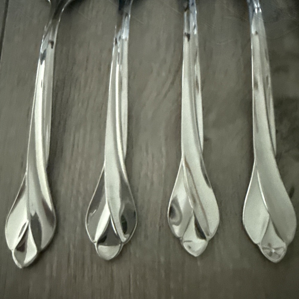 Lot of 7 Oneida USA Tribeca Glossy Stainless Flatware SALAD FORKS - Picture 3 of 5